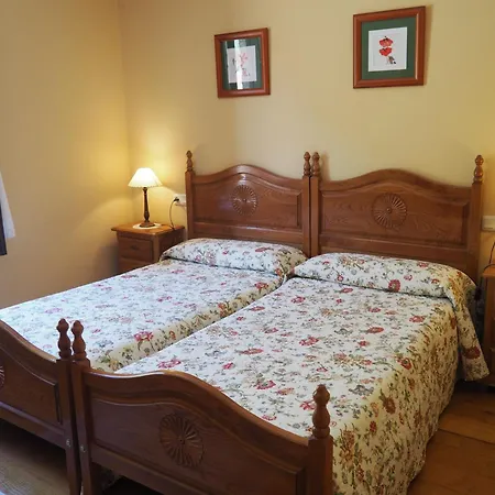 Apartamentos Rurales La Escuela Buelles Room photo